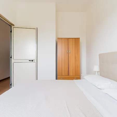 Mosquito Apartment *